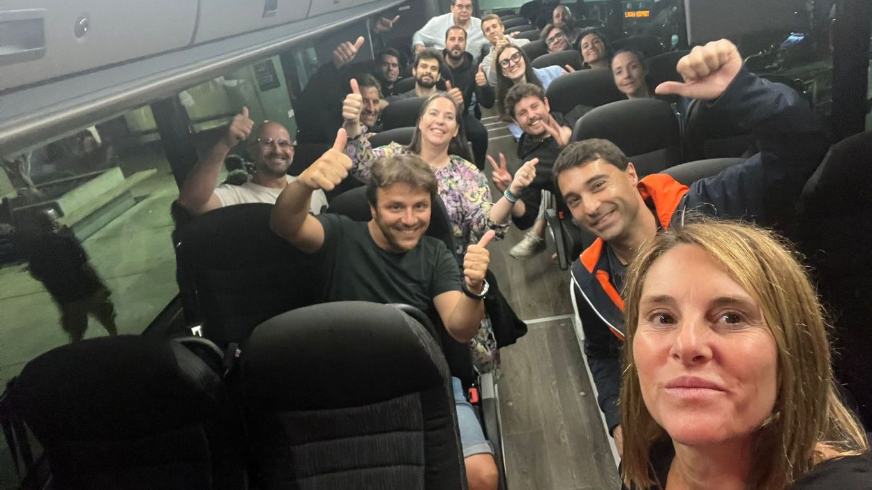 El grupo, en el avión rumbo a EEUU