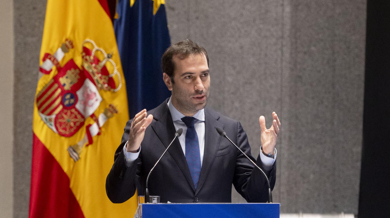 Bruselas aprueba el Plan Fiscal español y mantiene al país en el grupo de buenos alumnos. EP.