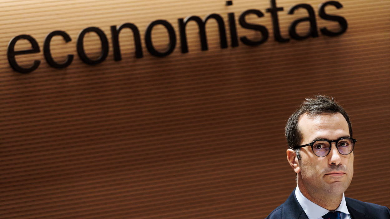 Los economistas mejoran sus previsiones de cierre de año. EP.